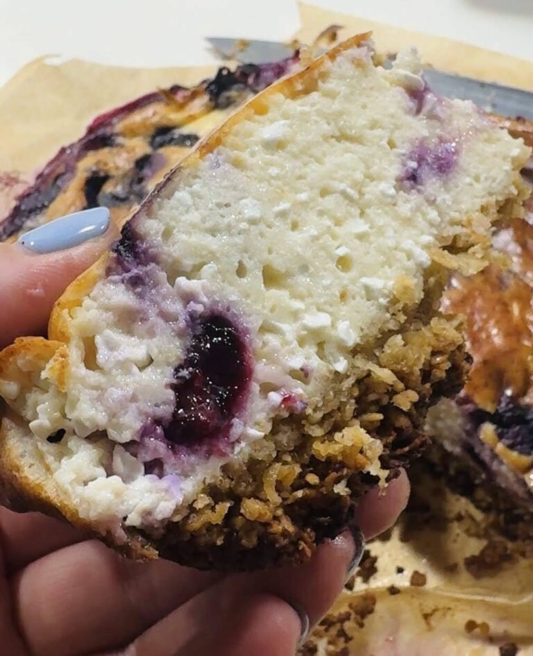 Flourless Blueberry Cottage Cheese Cake with Oatmeal Base